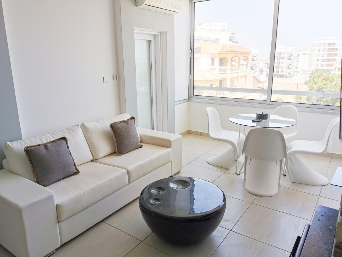 Mackenzie Seaview Paradise Larnaca Esterno foto